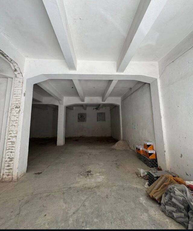 Magazzino in Vendita Vicino a Cobos Vlore