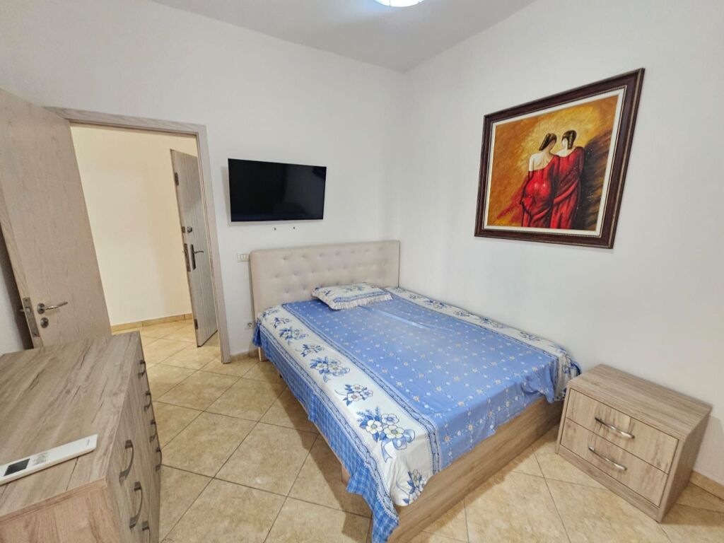 JEPET ME QERA APARTAMENT 2+1 PRANE SHKËMBIT I KAVAJËS