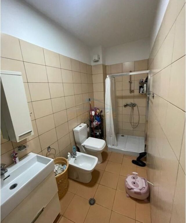 Shitet, Apartament 1+1, Materniteti Ri.