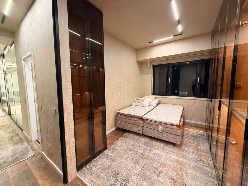 SUPER APARTMENT FOR SALE AT AMBASSADOR 3!
