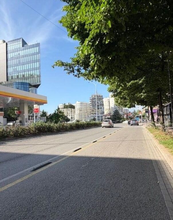 ZOGU I ZI, SHESIM AMBIENT KOMERCIAL !