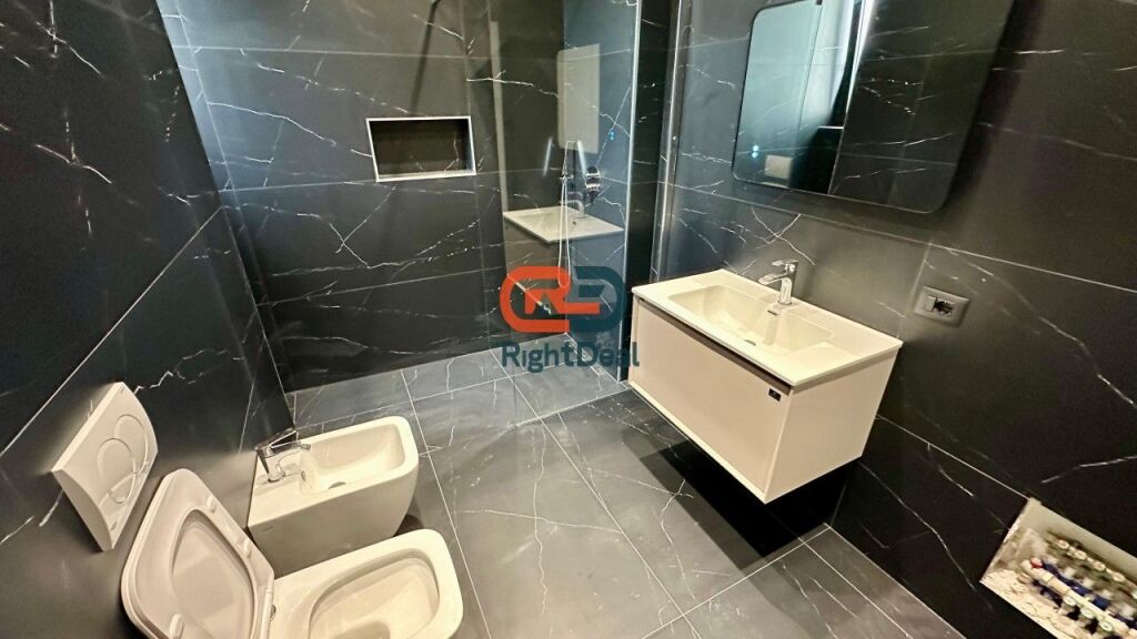 Ne Mjull Bathore, Jepet Me Qira, Vile 4 Kateshe E Ndare Ne 5 Apartamente !!!