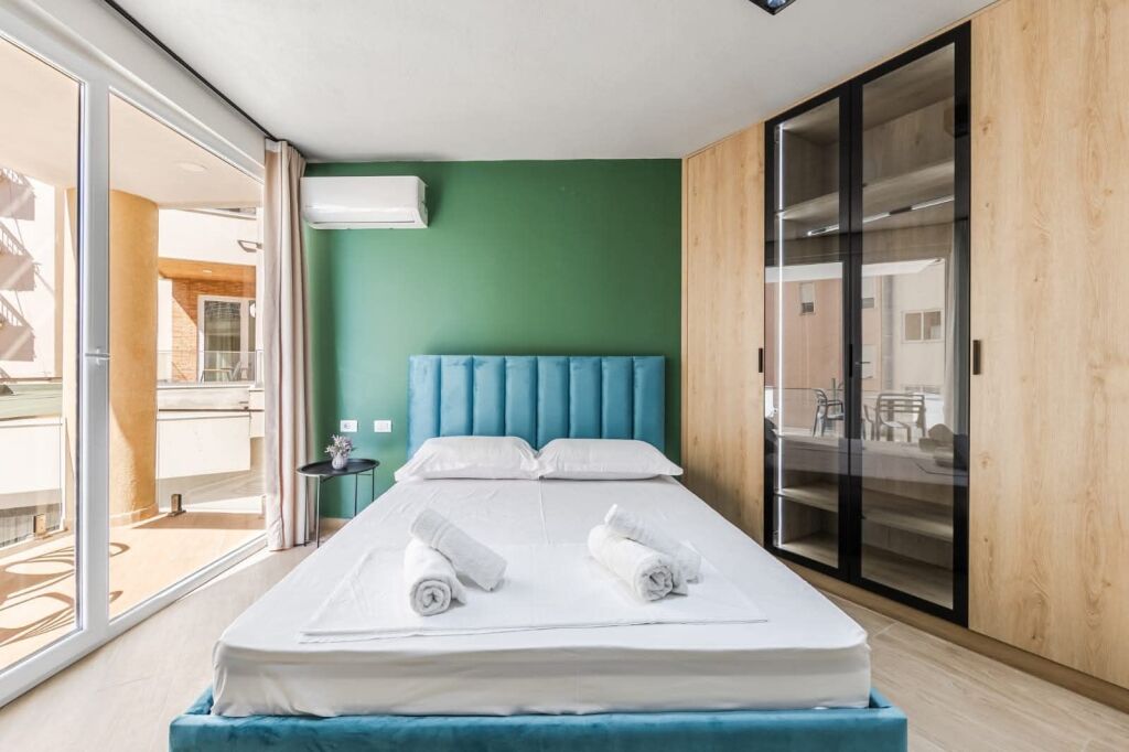 Shitet Duplex tek Shkëmbi i Kavajës – pak hapa larg detit