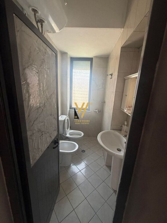 LOCALE COMMERCIALE IN AFFITTO 70 M2 IN VIA BARDHYL 60.000 LEKE
