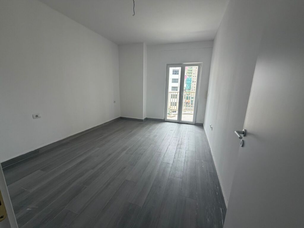 Zogu i Zi_jepet me qira apartament 1+1 bosh