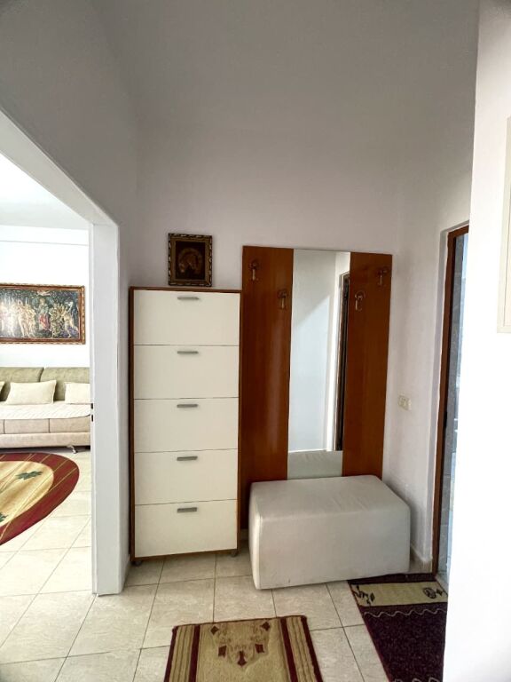 Shitet apartament 1+1