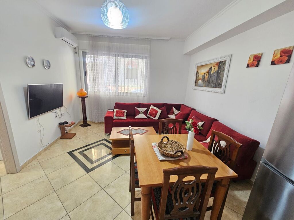 JEPET ME QERA APARTAMENT 2+1 PRANE SHKËMBIT I KAVAJËS