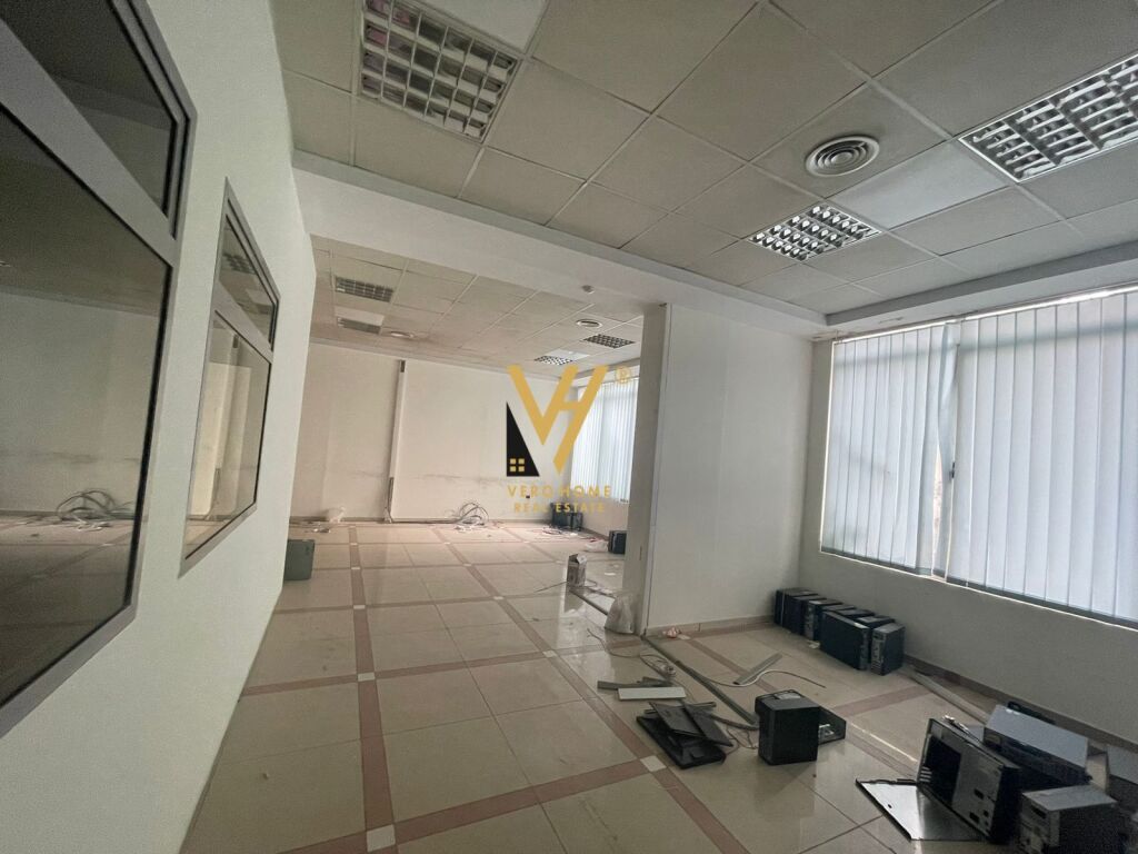 BUSINESS PREMISES 400 M2 FOR RENT IN SELITE 300,000 LEKE