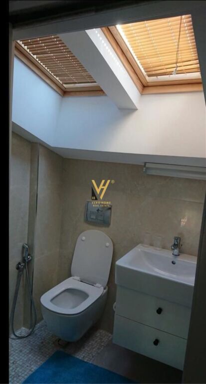JEPET DUPLEX 4+1+3+VERANDE ME QERA TEK LIQENI THATE 2.000 EURO