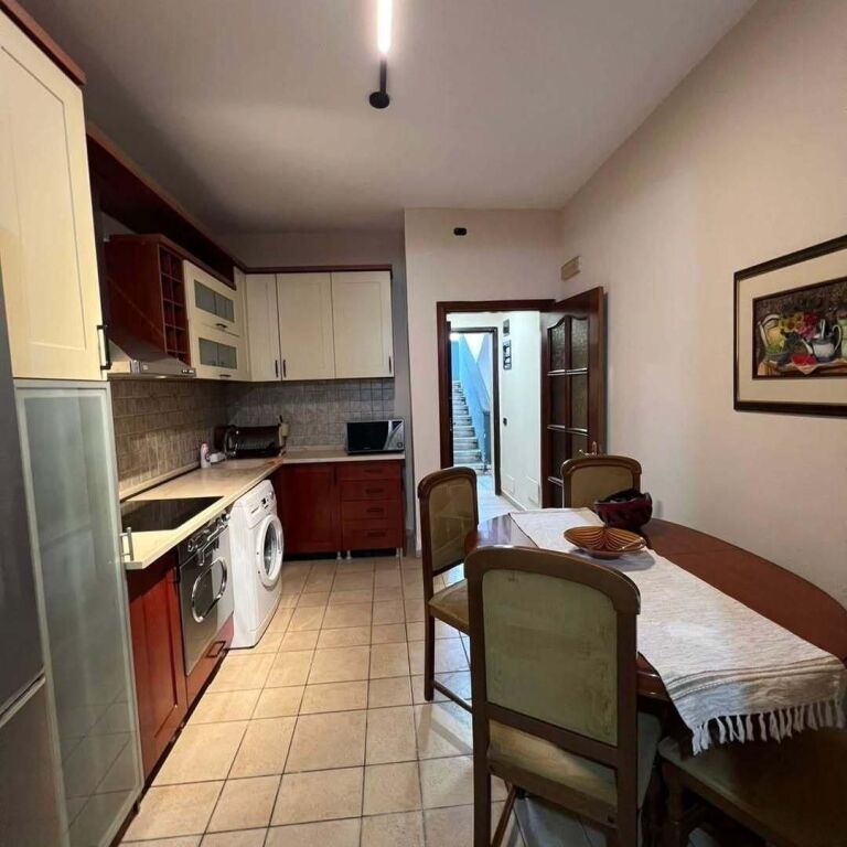 For rent 1+1 Rr. E Kavajes near Globi