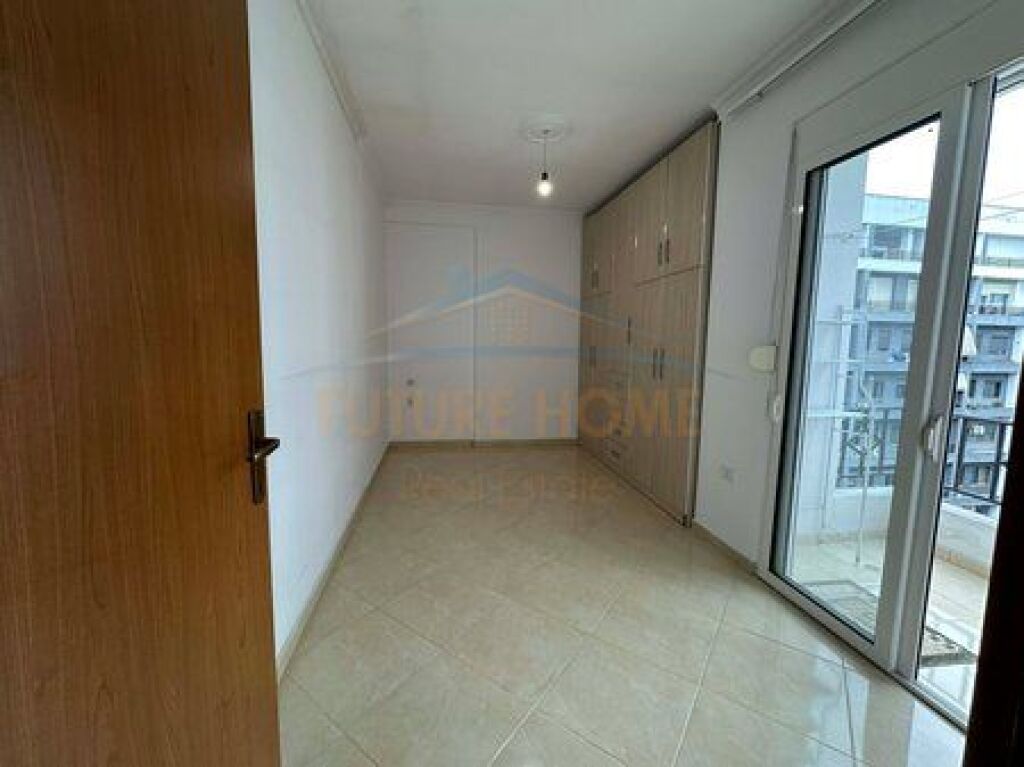 In vendita, Appartamento 3+1+2, Yzberisht, Tirana