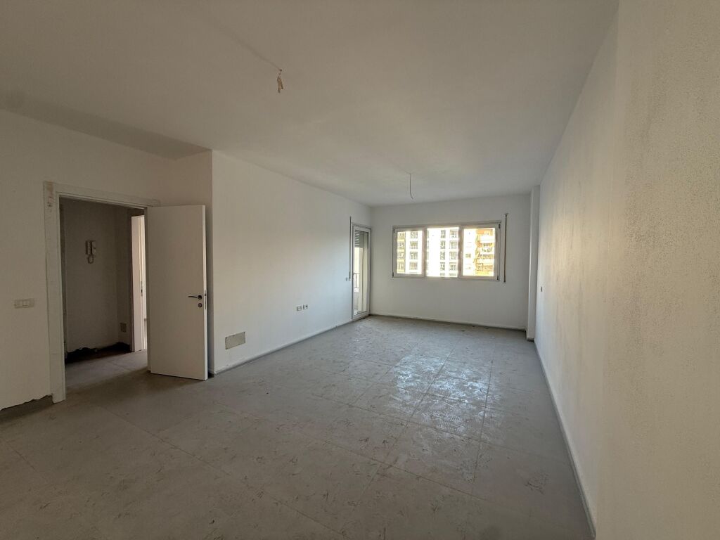 APARTAMENT NE SHITJE 1+1  PAZARI RI