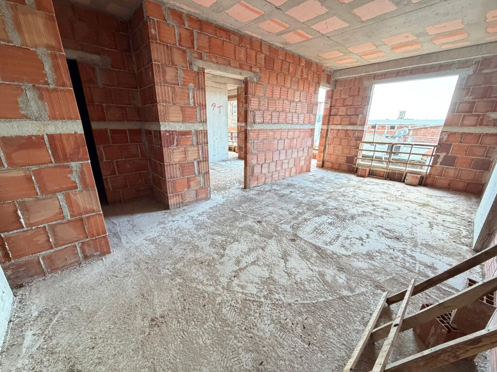 🏡 Shitet Apartament 1+1 📍 Rruga “5 Maji” 🏢 Kati 2 • Me ashensor 🌅 Orientim Perëndim 📐 Sipërfaqe 70 m² 🏗️ Në ndërtim, faz tulle  💶 Çmimi: 112,000 € 📞