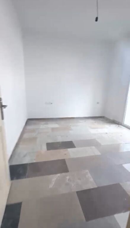 Shitet apartament 2+1+2