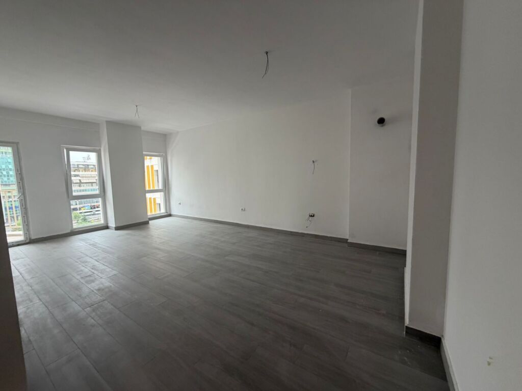 Zogu i Zi_jepet me qira apartament 1+1 bosh