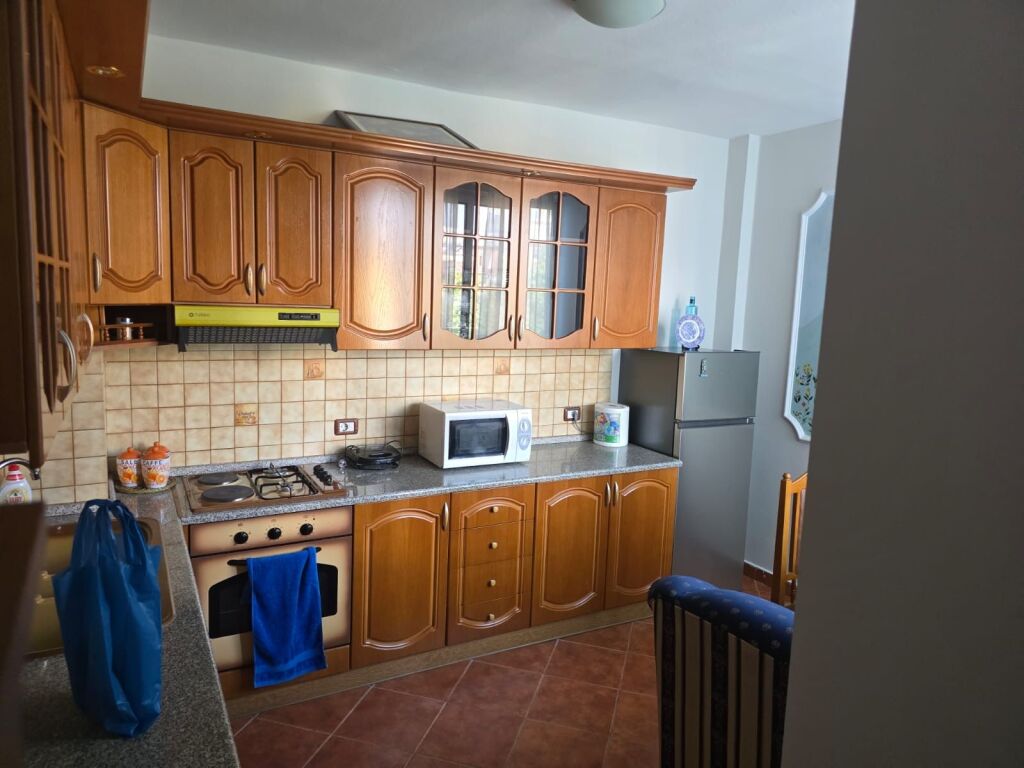 3+1,i investuar,per qera,per zyra,ish ekspozita,100.000 leke