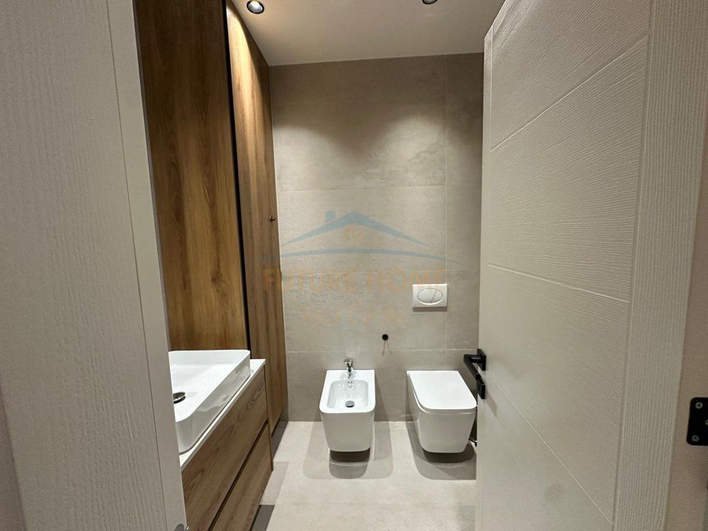 Qera, Apartament 1+1+Post Parkimi, Shkolla e Kuqe, Tirane