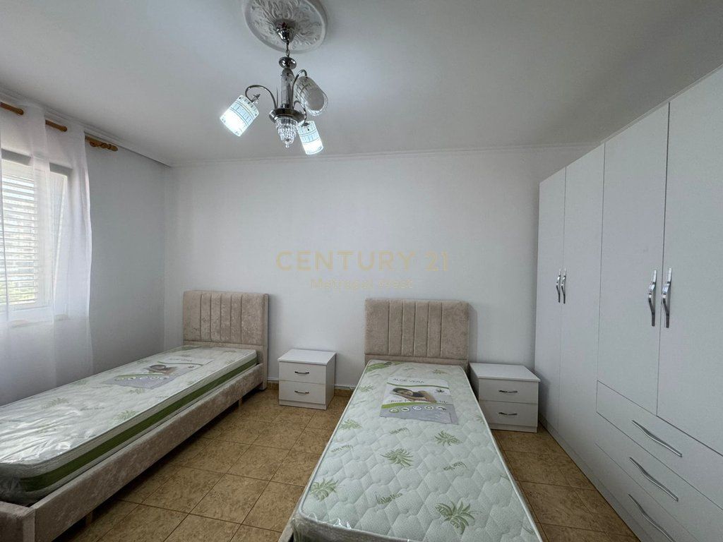 Apartament 2+1 me qira pranë Spitalit Ushtarak
