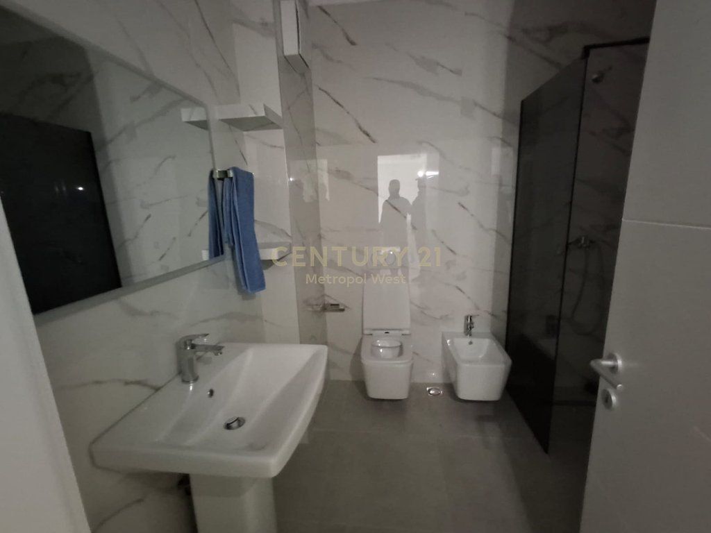 Apartament 1+1+ post parkim pranë Bulevardit të Ri!