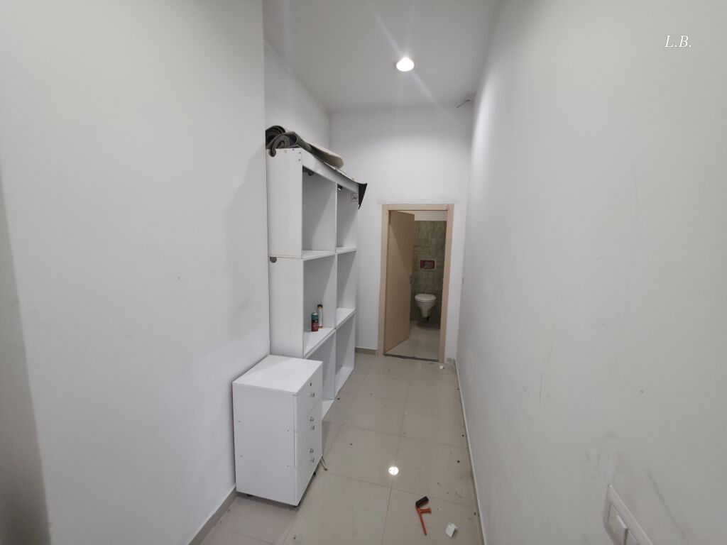 Locale Commerciale in Affitto per Clinica / Ufficio / Call Center | 1° Piano con Facciata