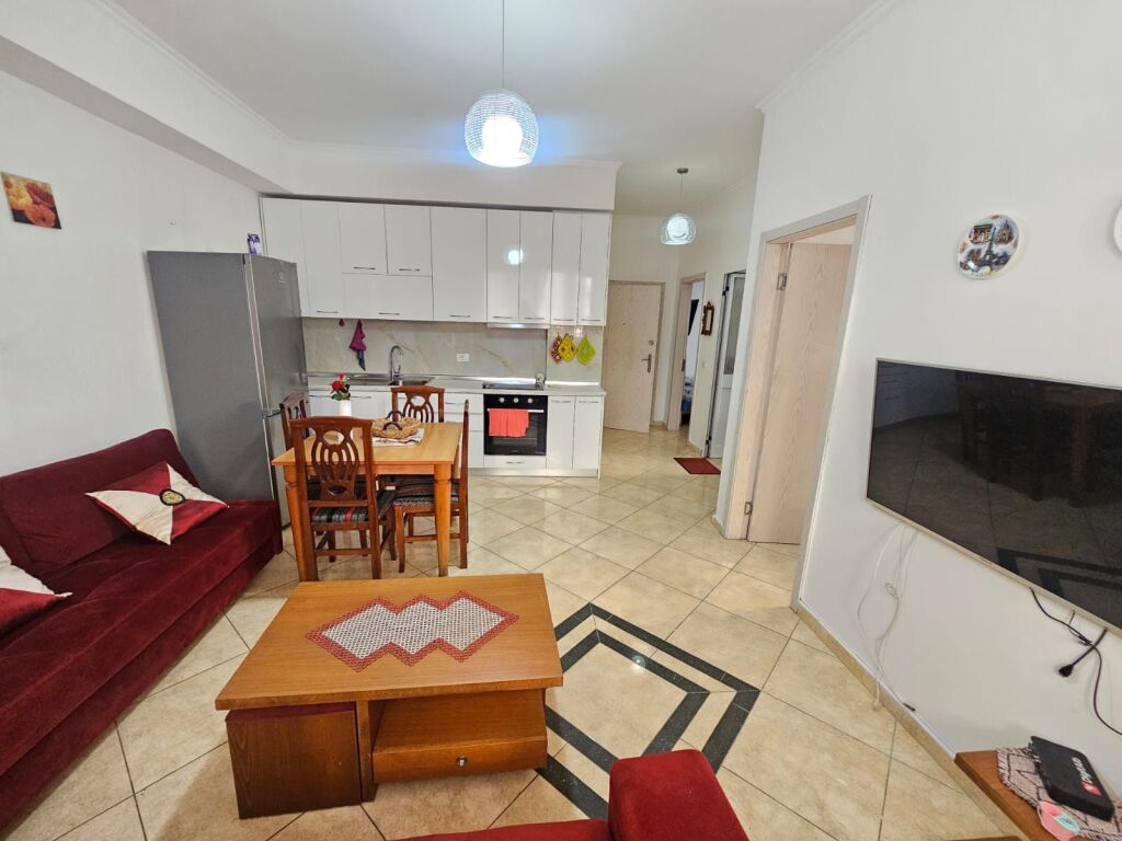 JEPET ME QERA APARTAMENT 2+1 PRANE SHKËMBIT I KAVAJËS