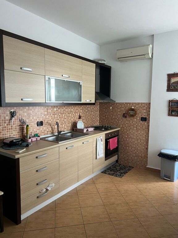 Shitet  apartament  1+1  në Shëngjin Brezi parë buzë detit  