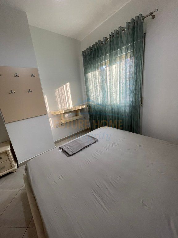 Qera, Apartament 2+1+2+Post Parkimi, Komuna e Parisit, Tiranë.