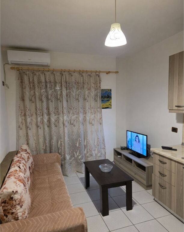 🏡 Apartament 1+1 me qera në Xhamllik – 40,000 Lekë/muaj