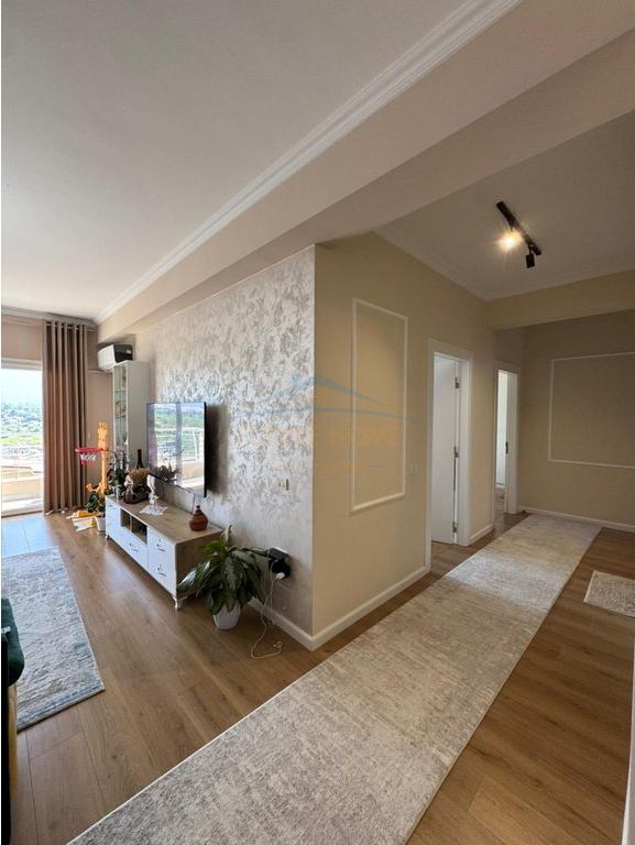 Qera, Apartament 2+1+2 + 2 Poste Parkimi, Liqeni i Thatë ,Tirane .