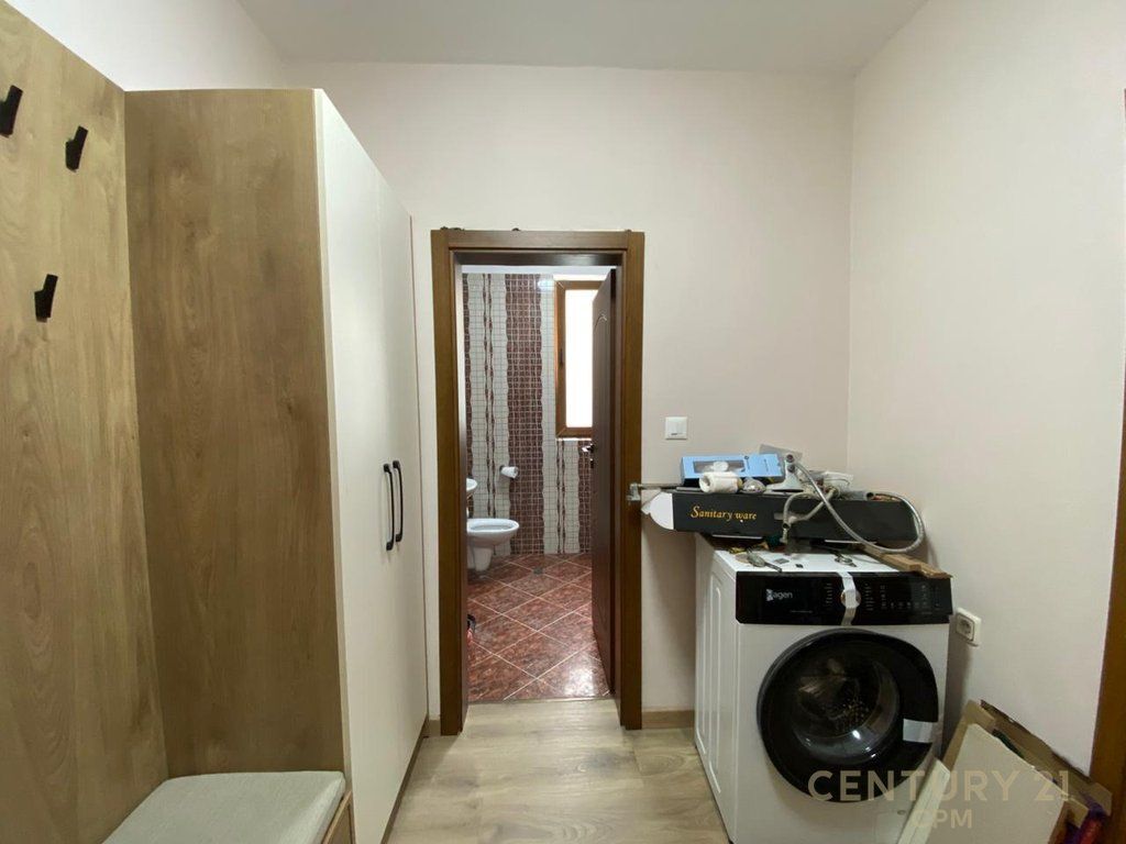 VASIL SHANTO PRANE KESH DHE KOMUNES SE PARISIT JAPIM ME QIRA APARTAMENT 1+1 550 € /Muaj Sip. Totale  64m2