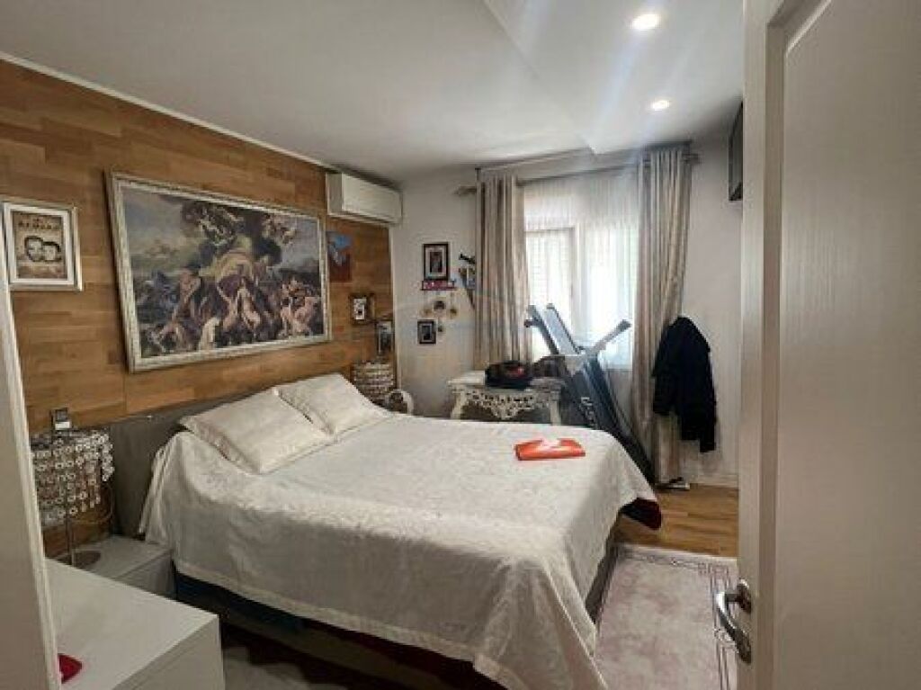 Shitet Apartament 3+1+2+Depo, Komuna e Parisit.