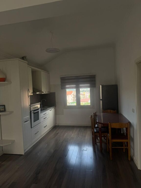 🏡 2+1 Me Qera Tek Rruga Pjetër Budi – Parkim &amp; Oborr Privat ✨