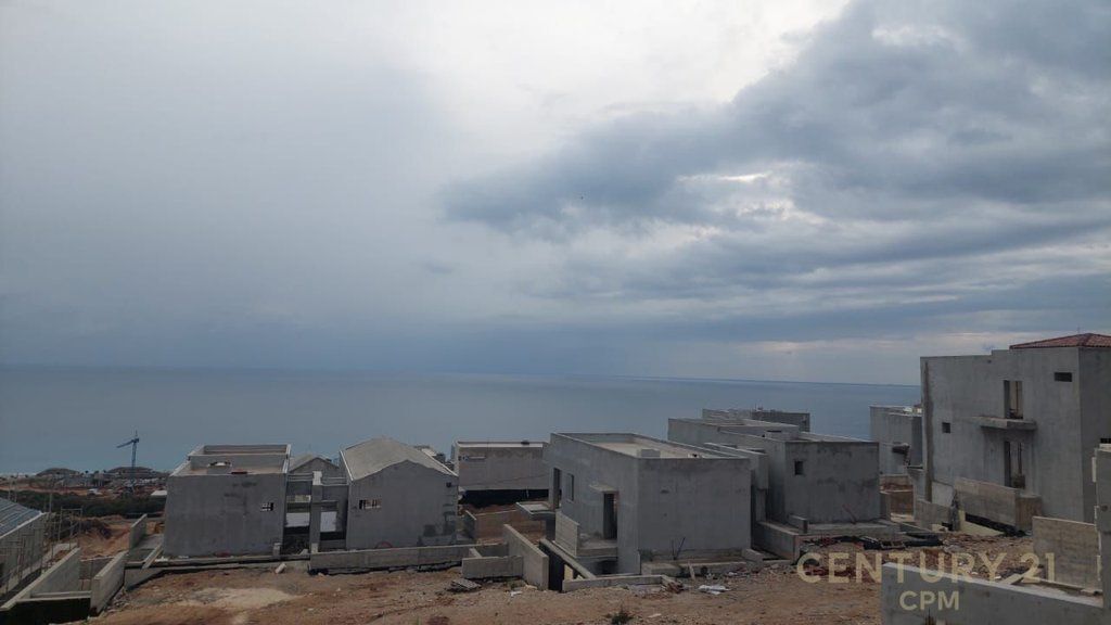 Vilë 3 kateshe me pishine në shitje në Green Coast 