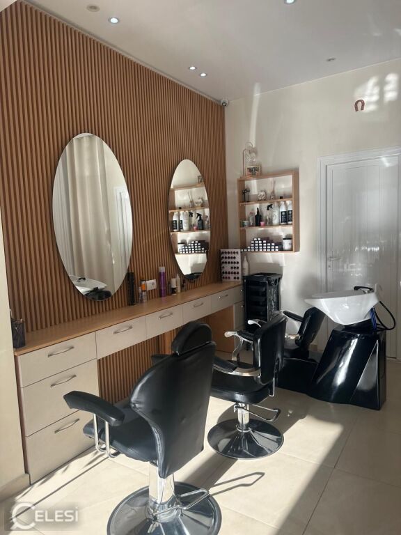 AFFITTASI SALONE DI BELLEZZA – VIA KAVAJËS !