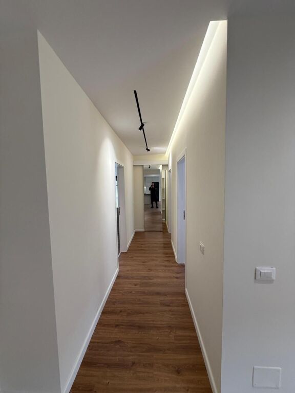 Shitet Apartament 3+1+2+Verande