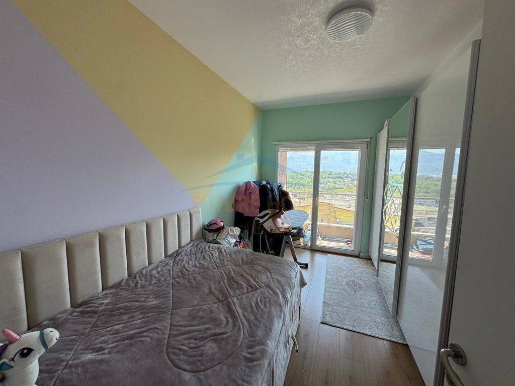 Qera, Apartament 2+1+2 + 2 Poste Parkimi, Liqeni i Thatë ,Tirane .