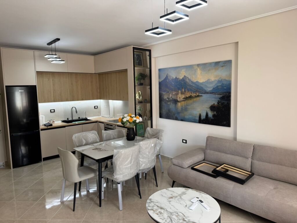 Apartament i Ri Me Qera Lungomare