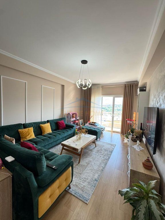 Qera, Apartament 2+1+2 + 2 Poste Parkimi, Liqeni i Thatë ,Tirane .