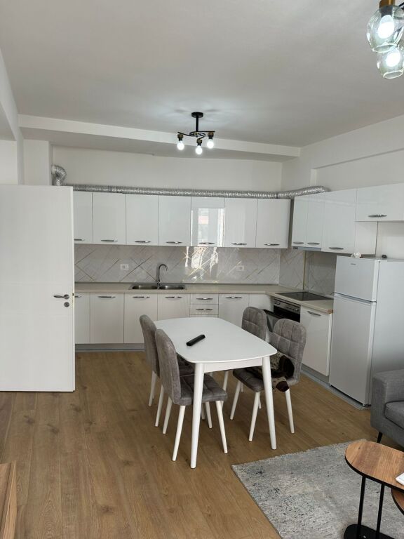 Apartament 2+1 me qira , Astir