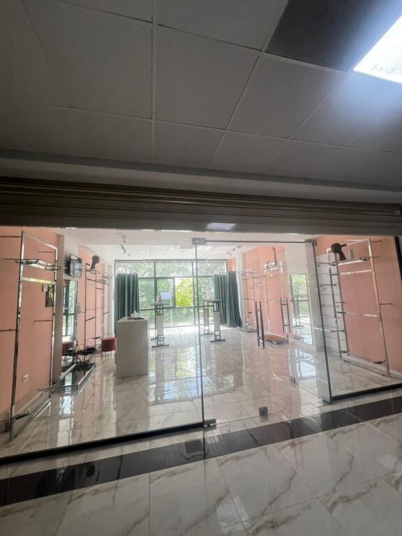 LOCALE COMMERCIALE IN AFFITTO VICINO ALL'UFFICIO POSTALE ALBANESE, DURAZZO