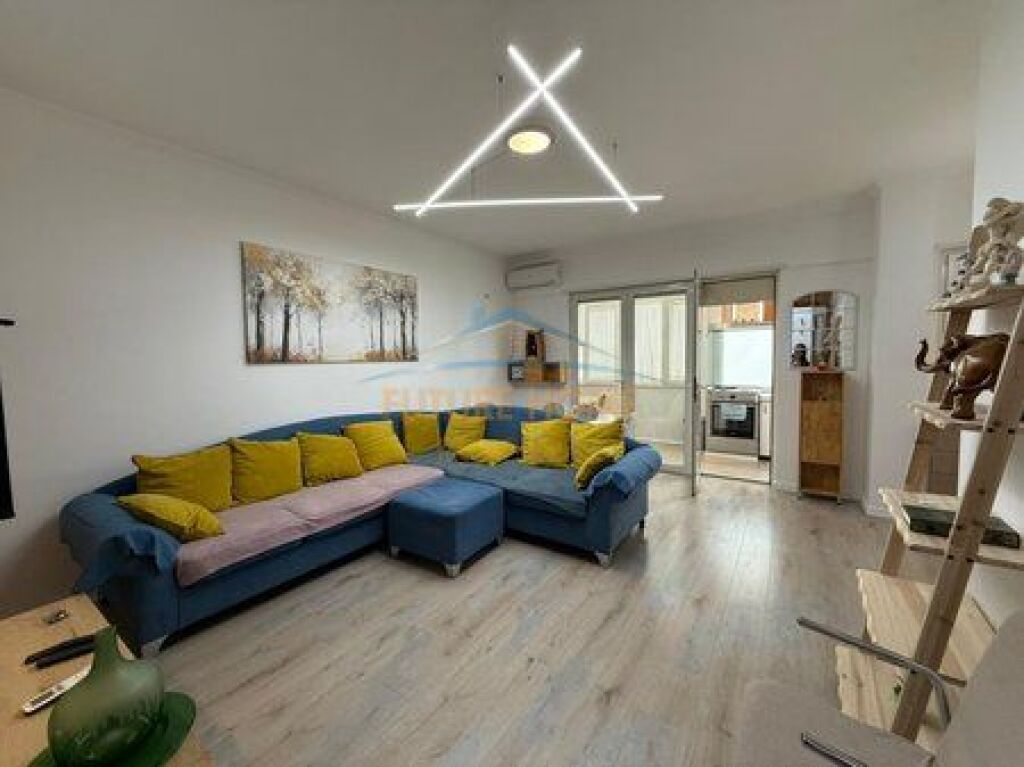 Shitet, Apartament 3+1+2+ Post Parkimi, Liqeni i Thatë, Tiranë.