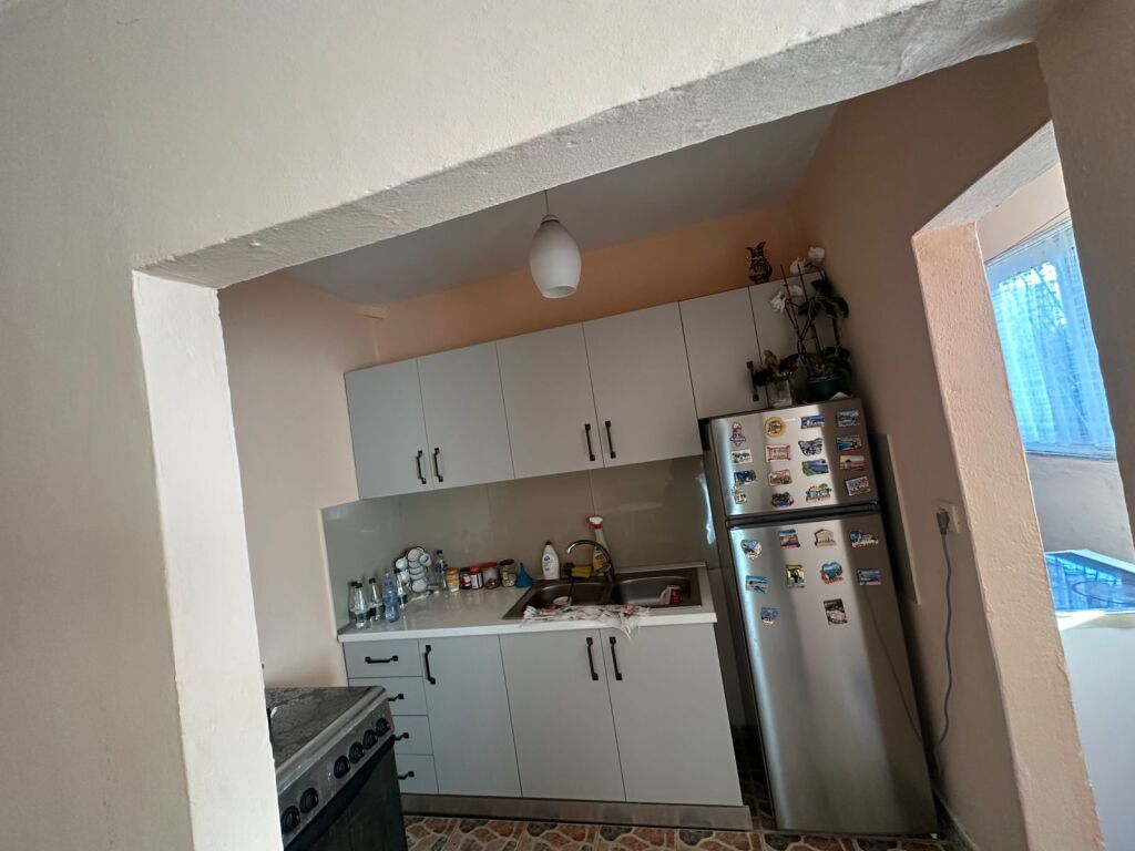 🏠 Apartment 1+1 for rent📍 Address: Opposite the Ministry of Defense, 50 m from the “Ramazan Jarani” school💶 Price: 35,000 lek/month