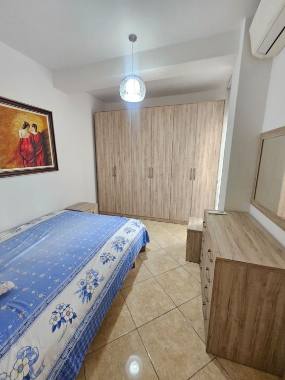 JEPET ME QERA APARTAMENT 2+1 PRANE SHKËMBIT I KAVAJËS