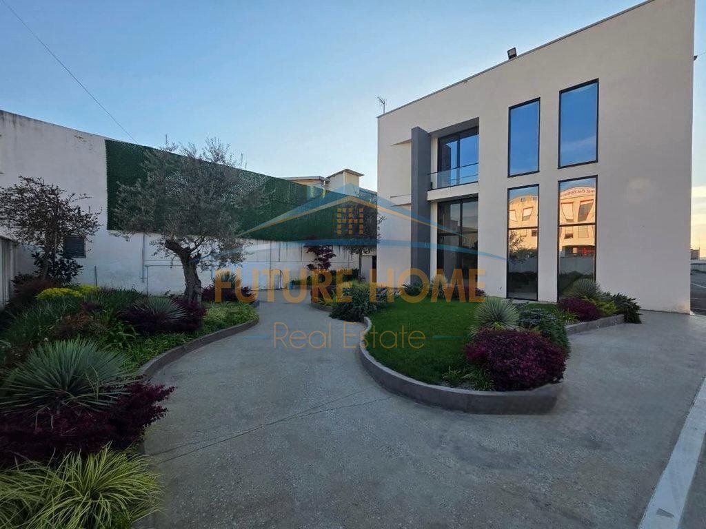 BUSINESS BUILDING FOR RENT NEAR HERE