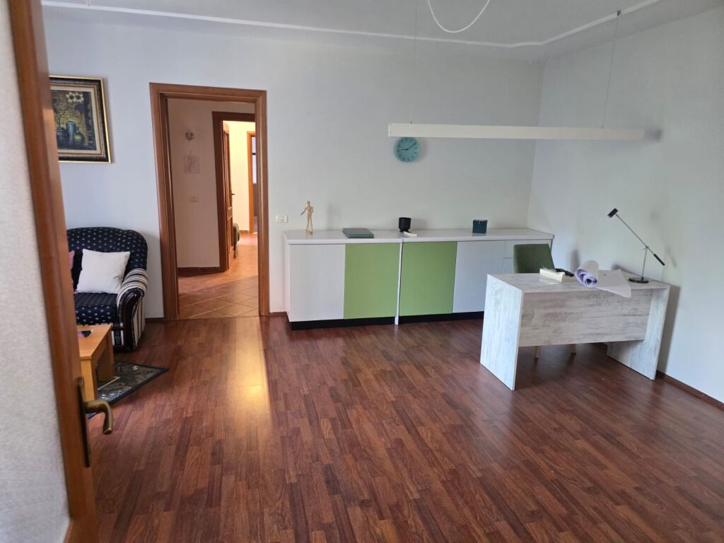 3+1,i investuar,per qera,per zyra,ish ekspozita,100.000 leke