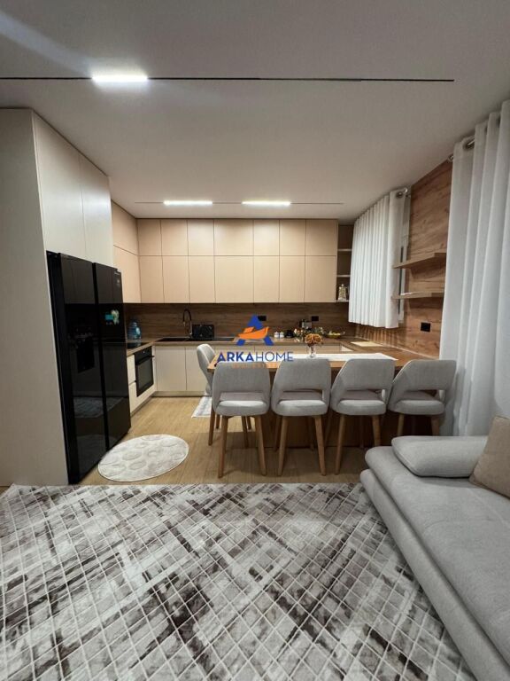JEPET APARTAMENT ME QERA 1+1 "RRUGA E DIBRES" 60.000 LEKE