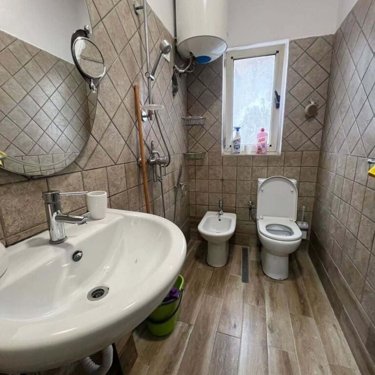 For rent 1+1 Rr. E Kavajes near Globi