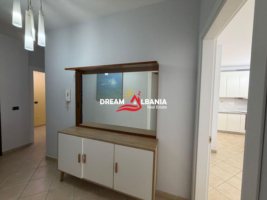 Affittasi appartamento 2+1+2 con posto auto presso il palazzo di 9 piani, Tirana (ID 42214979)