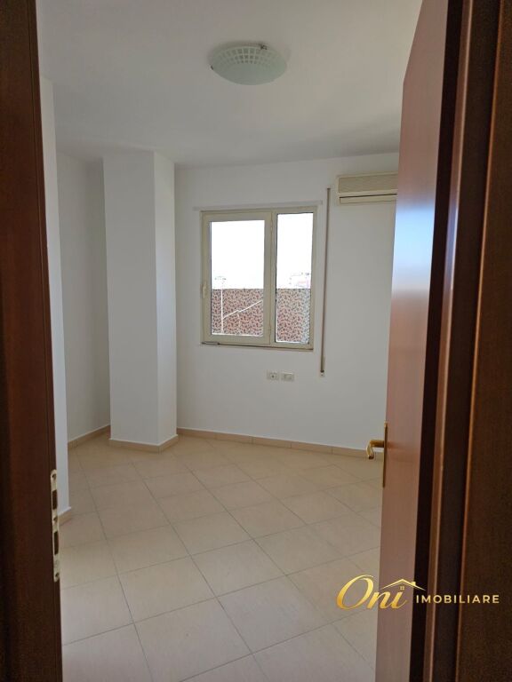 UFFICIO IN AFFITTO 120M2 VIA ELBASAN