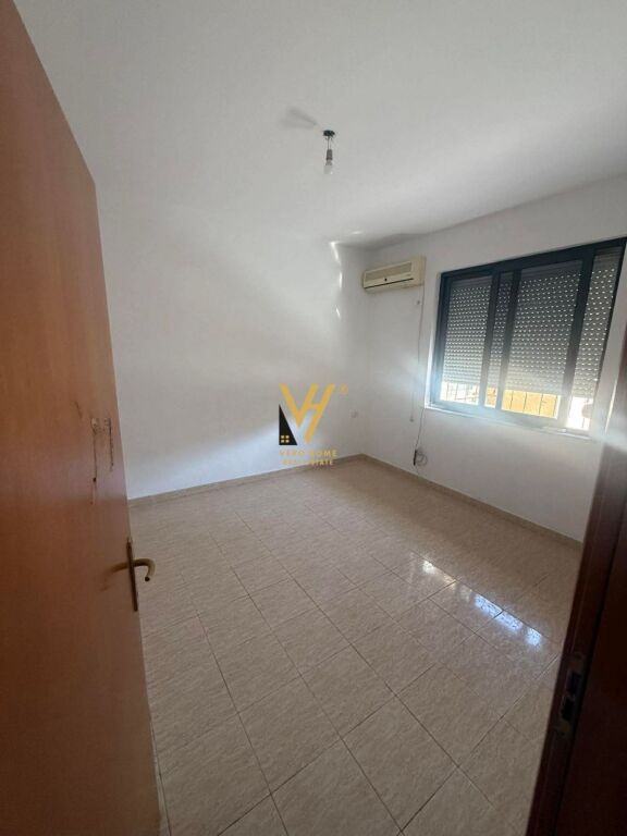 LOCALE COMMERCIALE IN AFFITTO 70 M2 IN VIA BARDHYL 60.000 LEKE